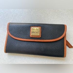 Dooney & Bourke wallet